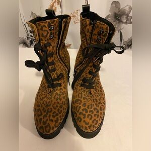Women’s Donald J. Pliner Cheetah Print Boots Size 8.5